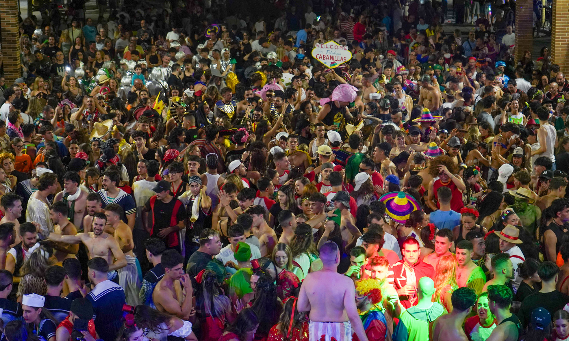 Multitudinario y colorido arranque de las Fiestas 2026